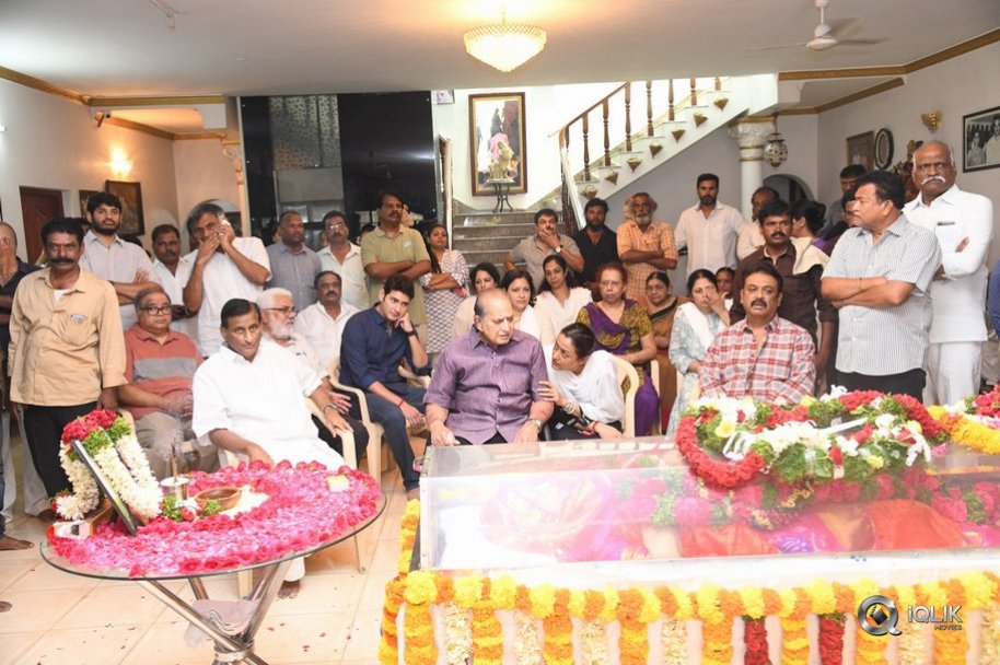 Celebrities-Pay-Homage-to-Vijaya-Nirmala-Garu